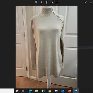 Fingertip length sweater never worn